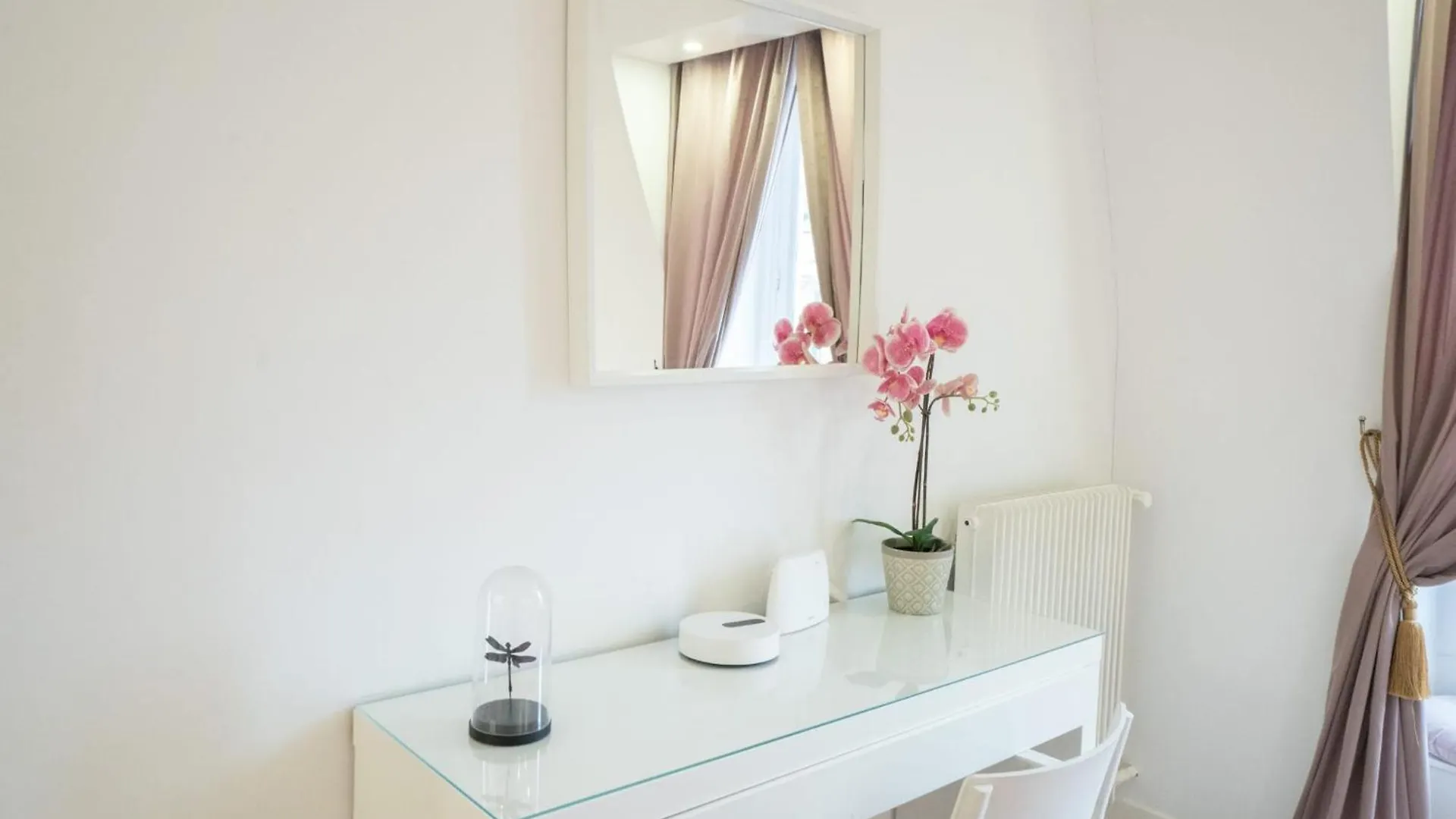 Studio Parisien Face Metro - Paris 9 - 2P - Flat-Guest