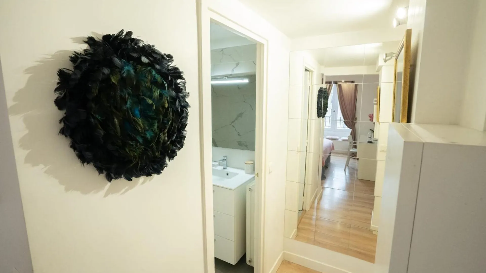 Studio Parisien Face Metro - Paris 9 - 2P - Flat-Guest Apartmán