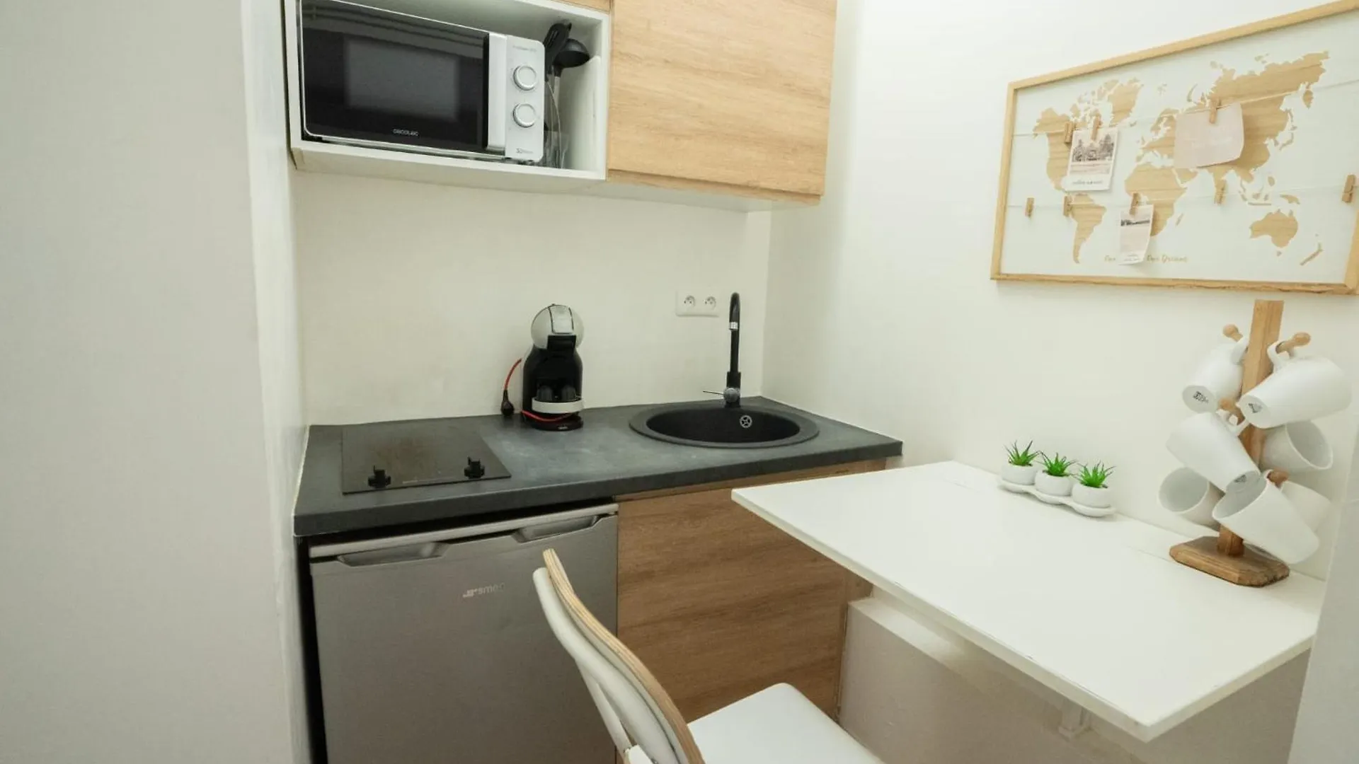 Studio Parisien Face Metro - Paris 9 - 2P - Flat-Guest Apartment