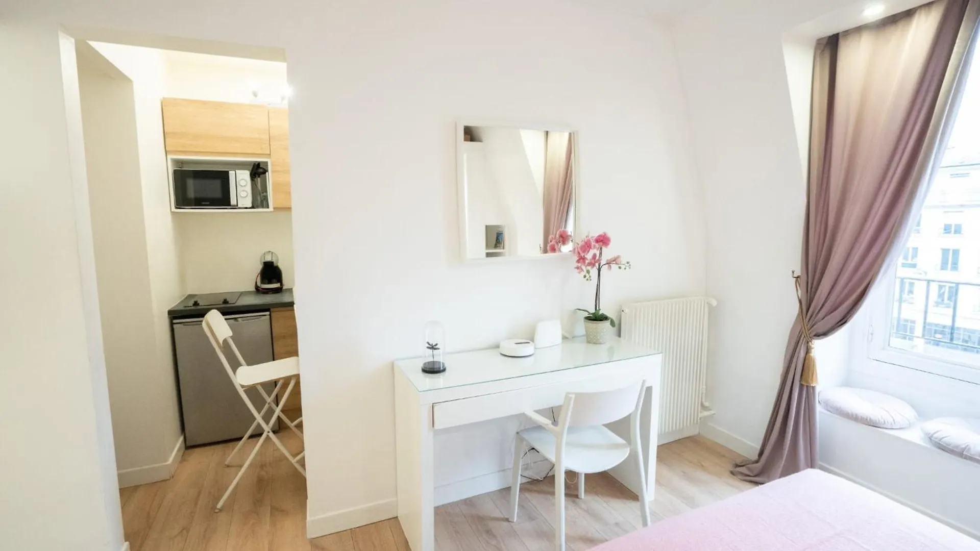 Studio Parisien Face Metro - Paris 9 - 2P - Flat-Guest France