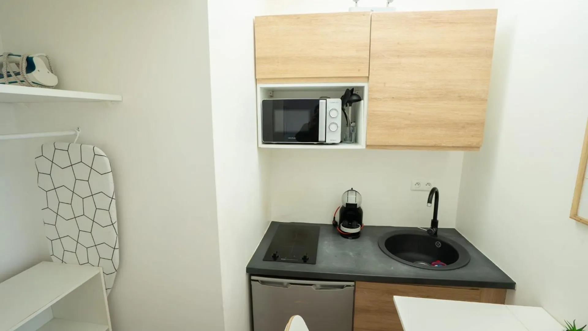 Studio Parisien Face Metro - Paris 9 - 2P - Flat-Guest 0*,